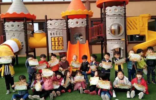 寶媽群能有多愛攀比 上高檔幼兒園 用高檔產品,結果帶娃租房住